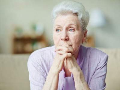 Негативные эмоции в пожилом возрасте повышают риск воспалений и смерти